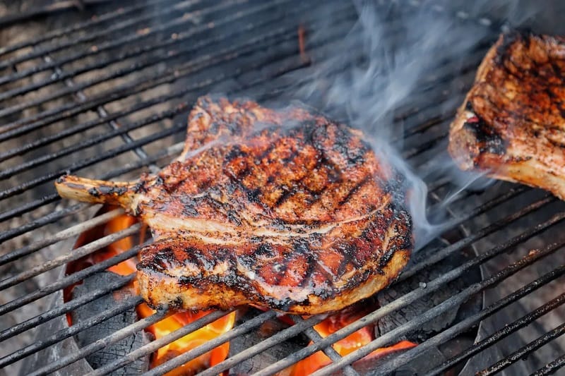 What Is The Best Temperature For Charcoal When Grilling Meat