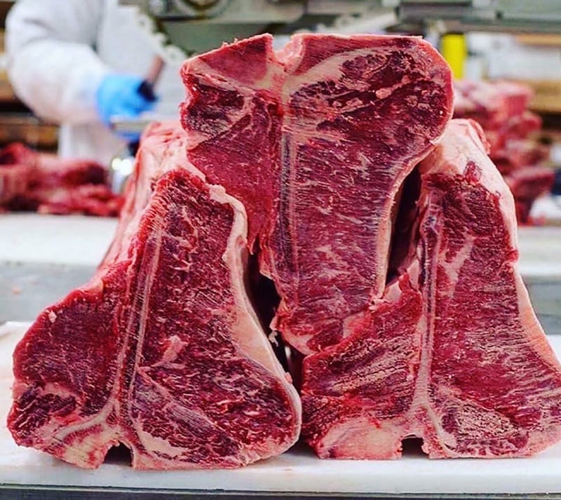 Can You Tell The Difference Between A T-Bone And A Porterhouse Just By Looking At Them