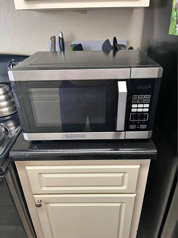Are There Any Safety Precautions One Should Take When Using A Microwave Oven Or A Microwave?