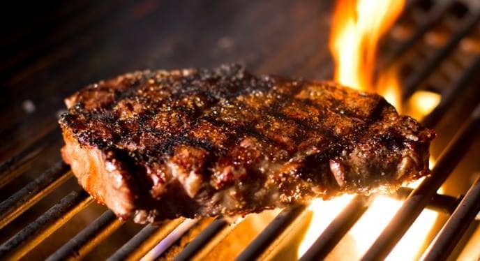 Tips For Maintaining A Consistent Grill Temperature While Cooking Steak