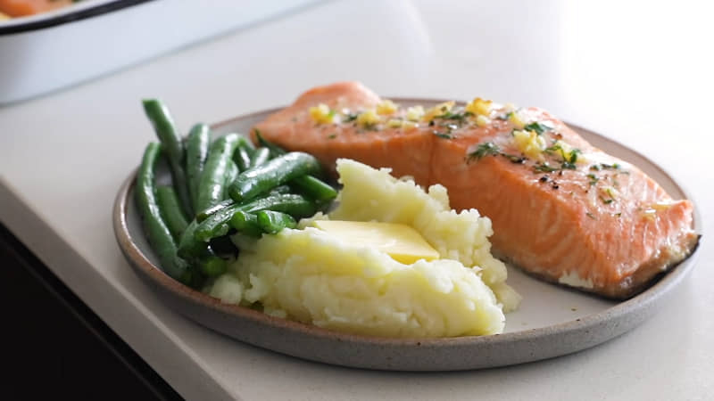 ideas for pairing baked salmon with side dishes