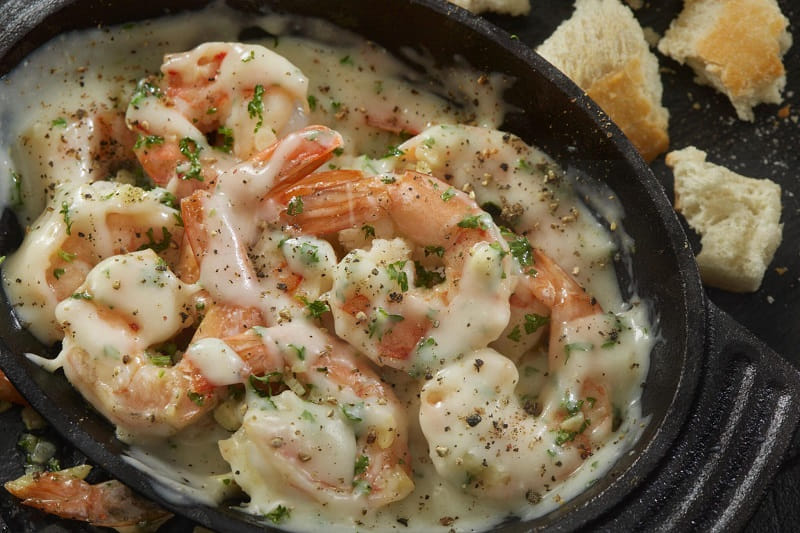 serving suggestions and pairings for creamy garlic shrimp