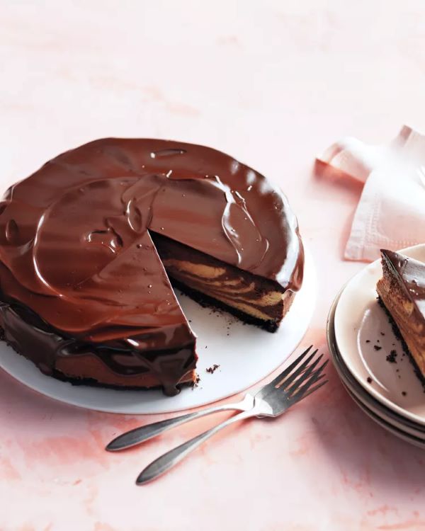 Chocolate Peanut Butter Cheesecake with Chocolate Glaze