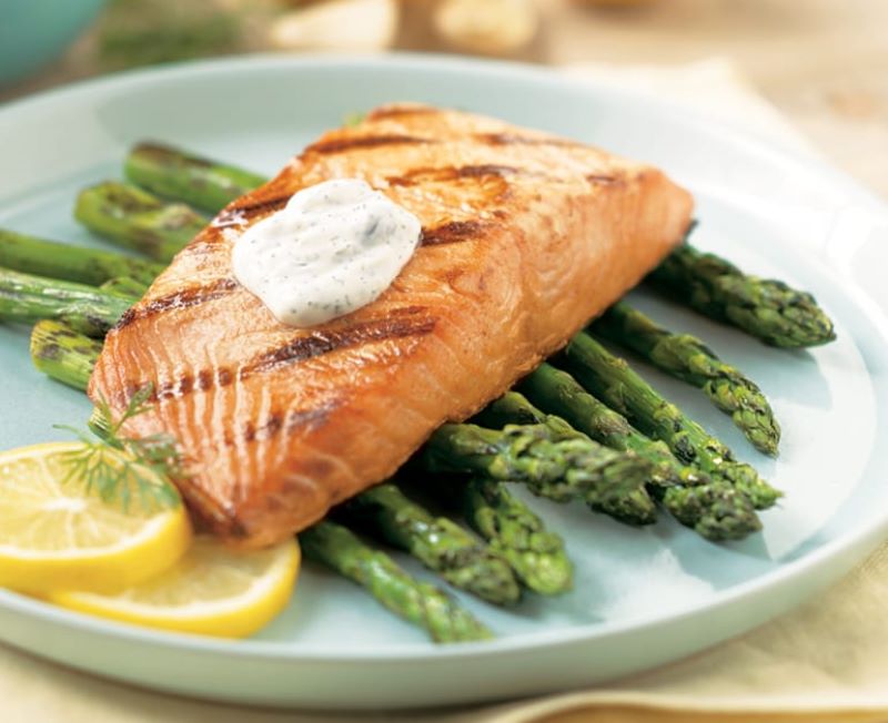 Grilled Salmon with Dill Sauce