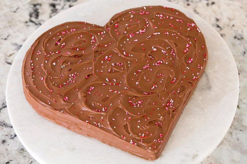 Ridiculously Easy Chocolate Valentine Cake