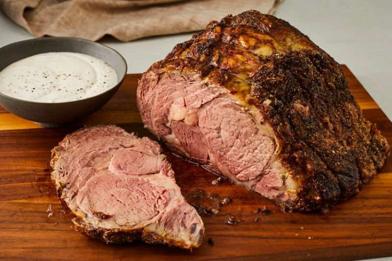 Prime Rib with Horseradish Dipping Sauce