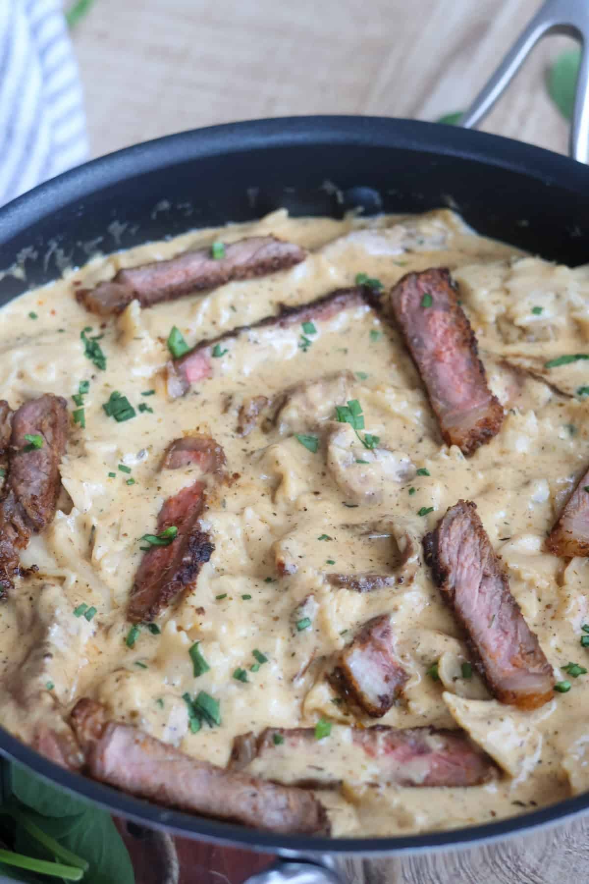 Garlic Butter Steak with Parmesan Alfredo Recipe (2)