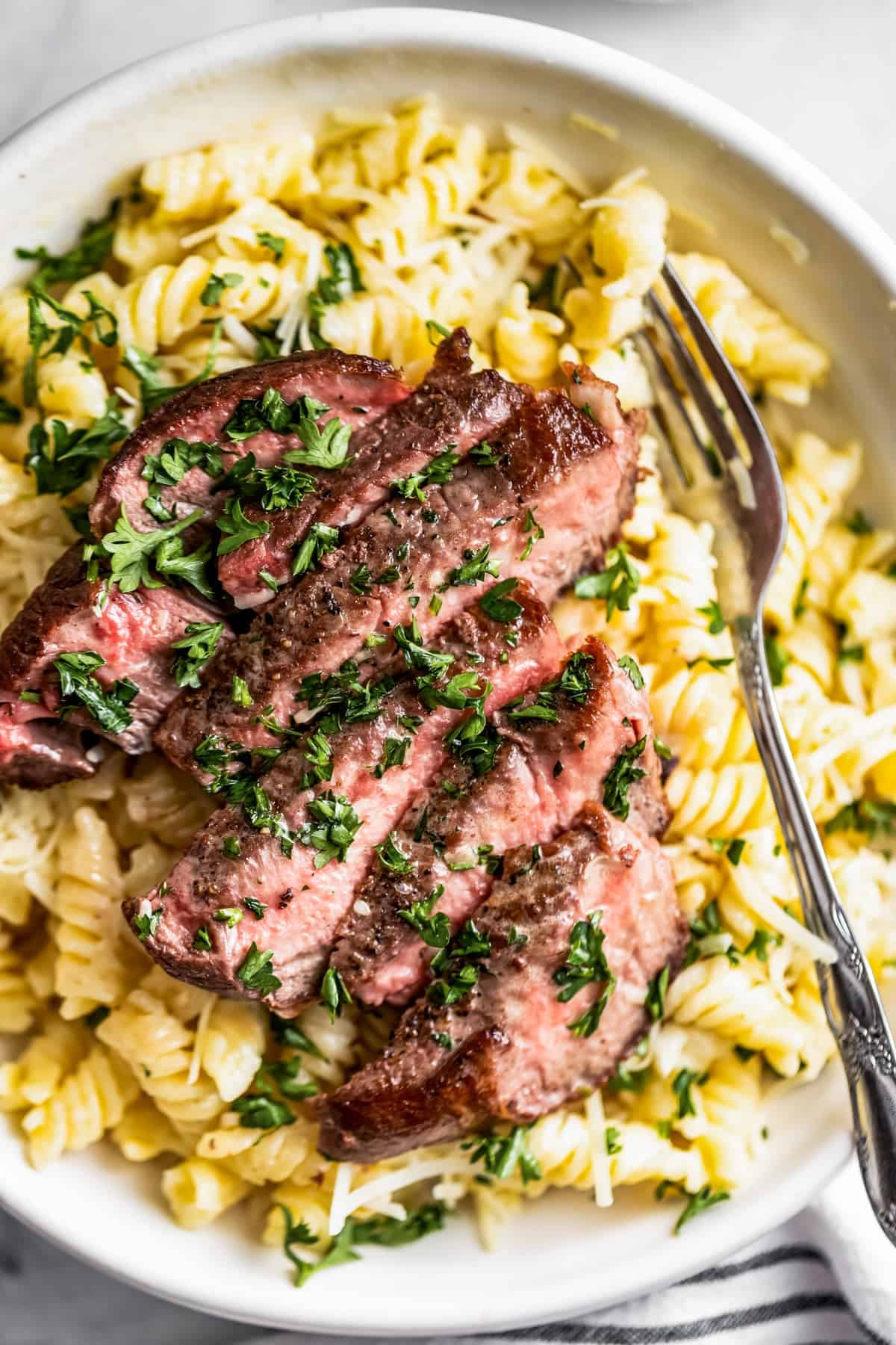 Garlic Butter Steak with Parmesan Alfredo Recipe (4)