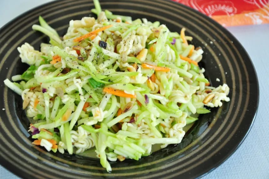 Oriental Ramen Broccoli Cole Slaw (3)