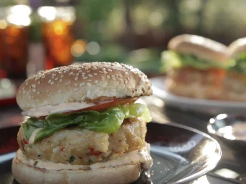 Ahi Tuna Burgers with Spicy Sriracha Mayo