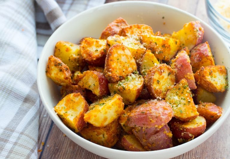 Air Fryer Garlic Parmesan Potatoes Recipe (2)