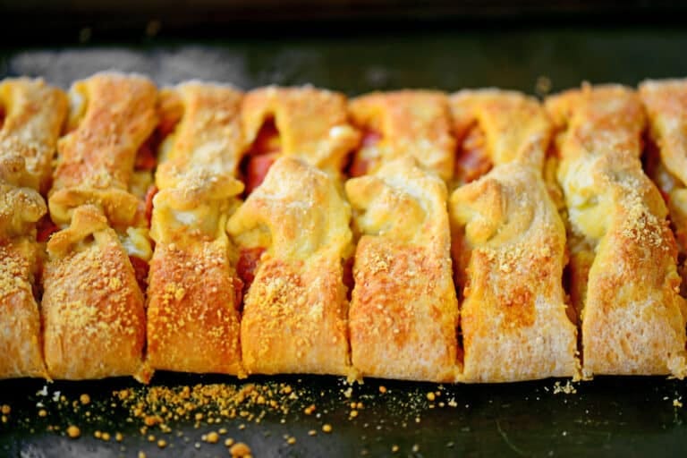 Cheesy Pepperoni Stromboli (4)