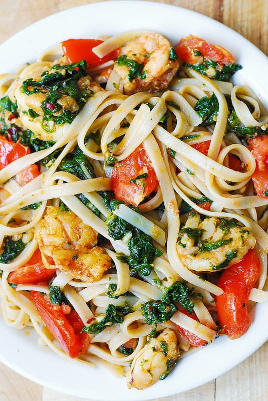 Easy Garlic Shrimp Pasta with Spinach