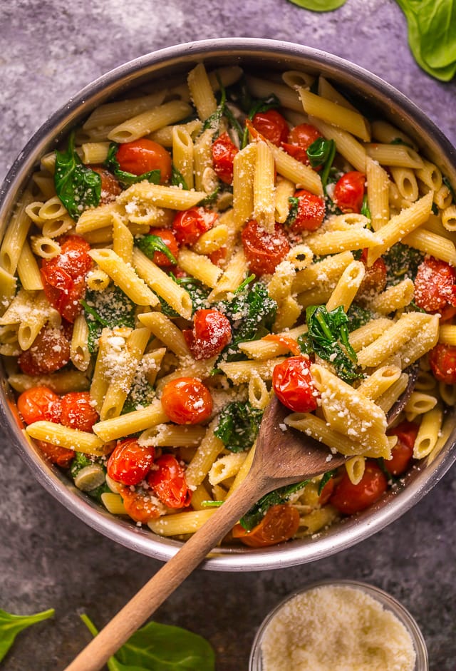 One Pot Pasta With Spinach & Tomatoes