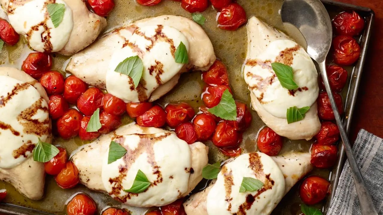Sheet Pan Caprese Chicken Recipe (1)