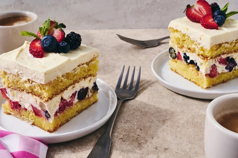 Berry Tiramisu Cake (3)