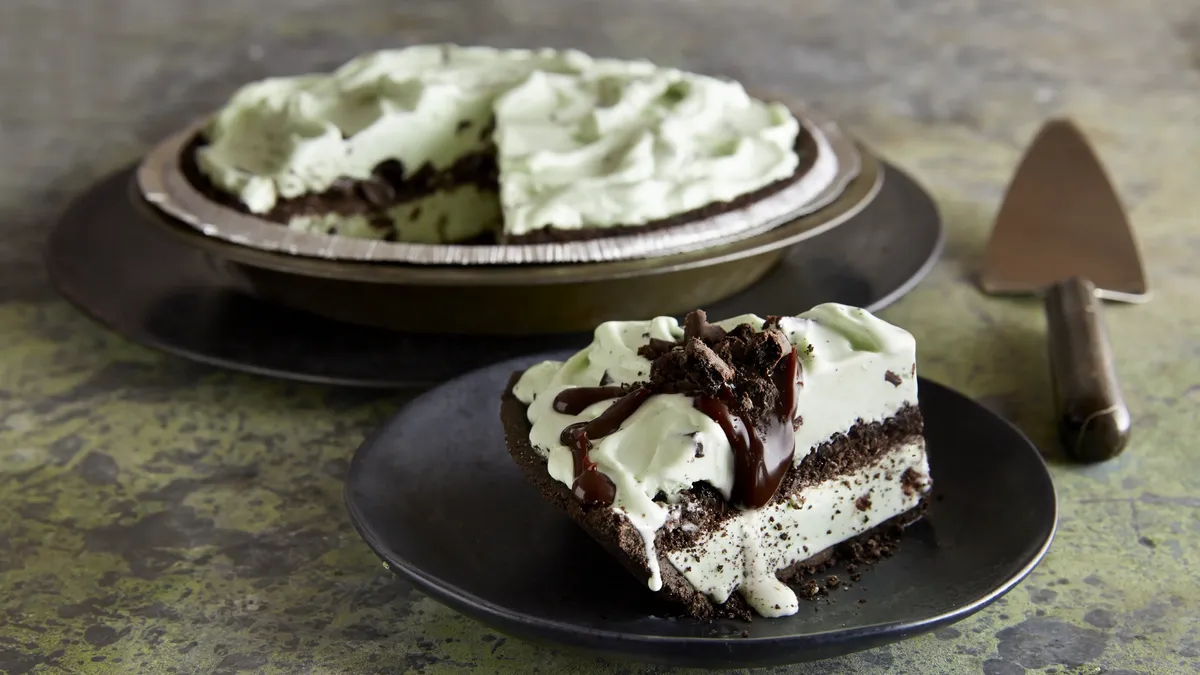 Mint Chocolate Cookie Ice Cream Pie