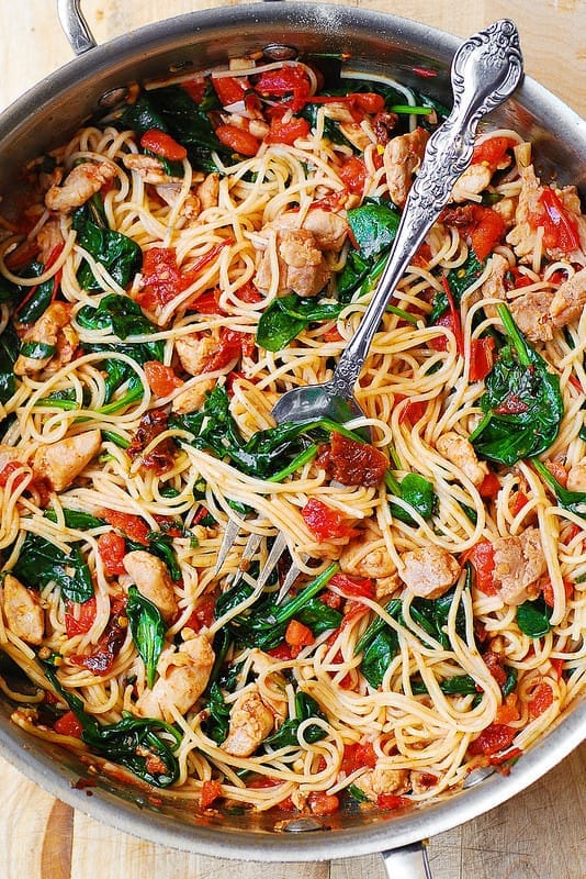 One Pan Tomato & Spinach Chicken Pasta (2)