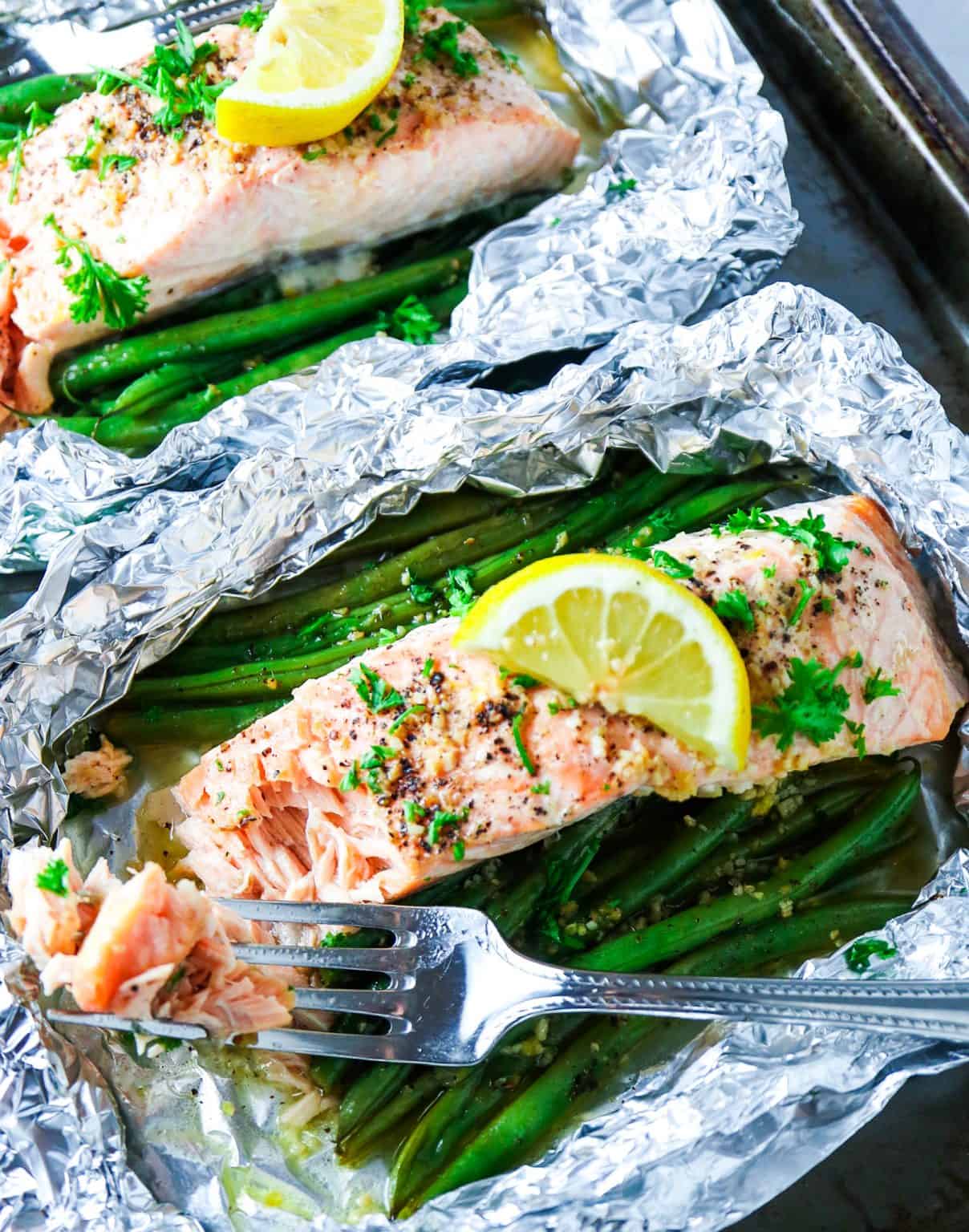 Lemon Garlic Salmon Foil Packets