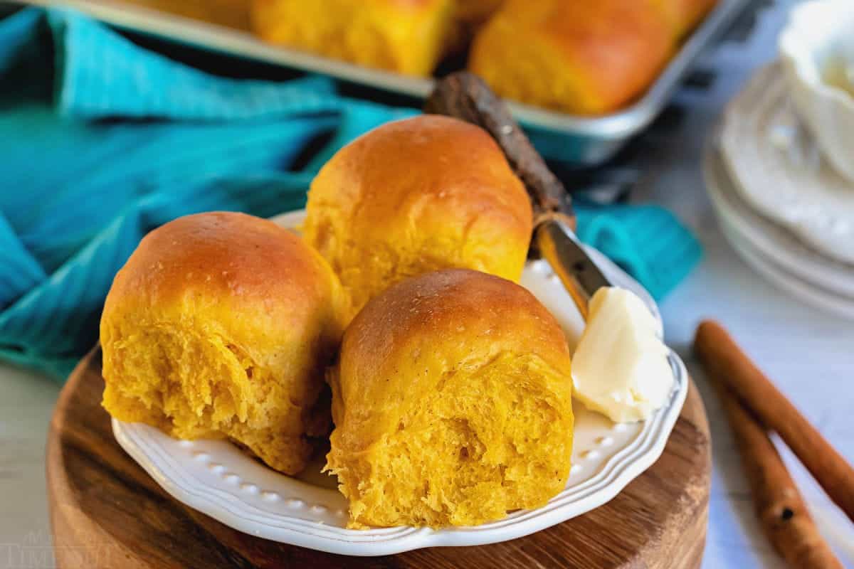 Pumpkin Dinner Rolls